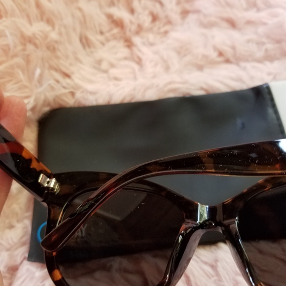 NEW!  SAlE RARE QUAY MAIDEN mirror sunnies - Picture 7 of 13